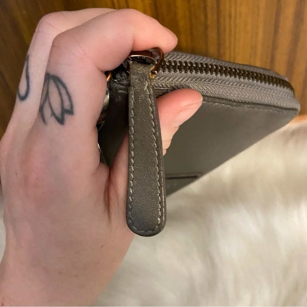 🛍️3/$30 Kenneth Cole  women’s metallic‎ wristlet wallet - Picture 6 of 13